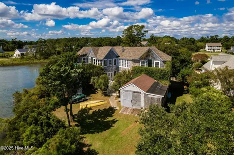 102 Gibbs Circle Beaufort NC 28516