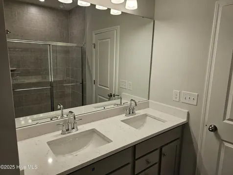 545 Glitter Bay Loop Shallotte NC 28470