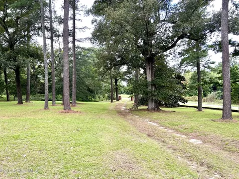 2740 Nc 71 Maxton NC 28364