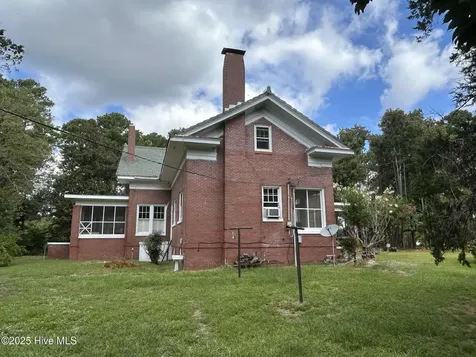 2740 Nc 71 Maxton NC 28364