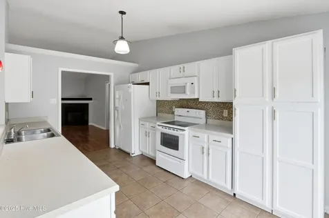 118 Magnolia Lane Hubert NC 28539