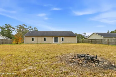118 Magnolia Lane Hubert NC 28539