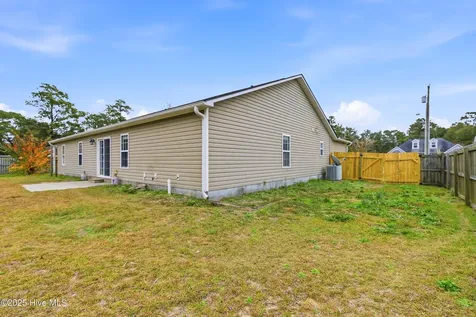 118 Magnolia Lane Hubert NC 28539