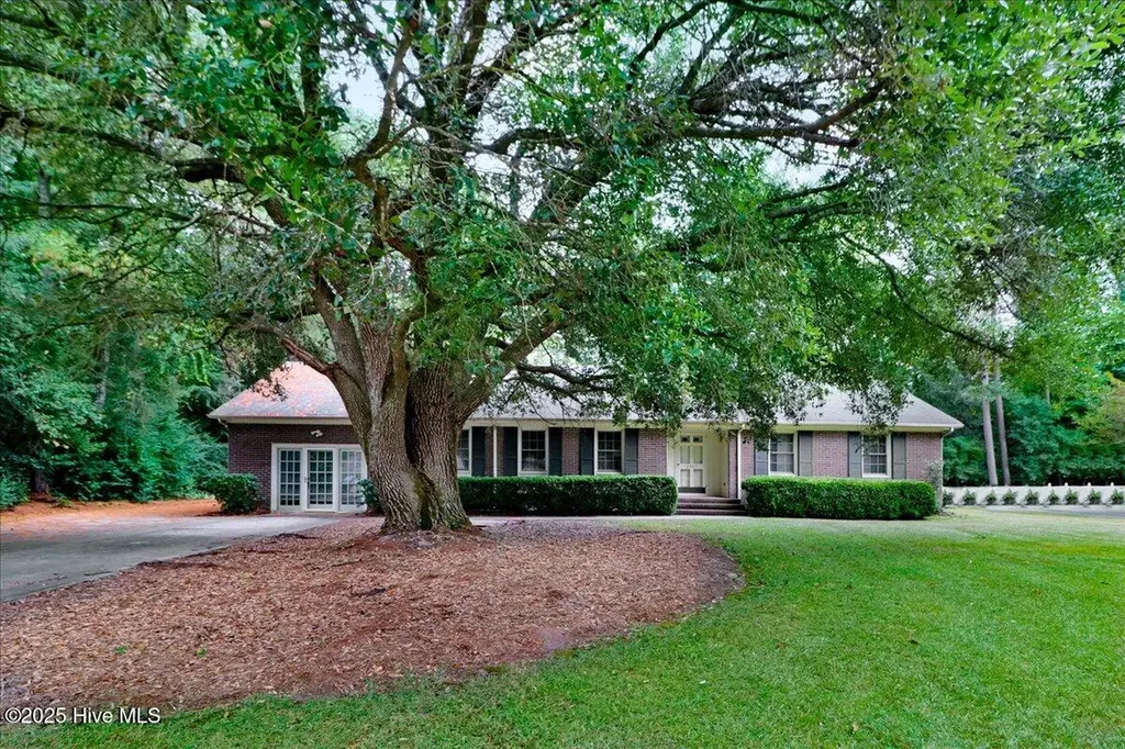 2407 Sparre Drive Kinston NC 28504