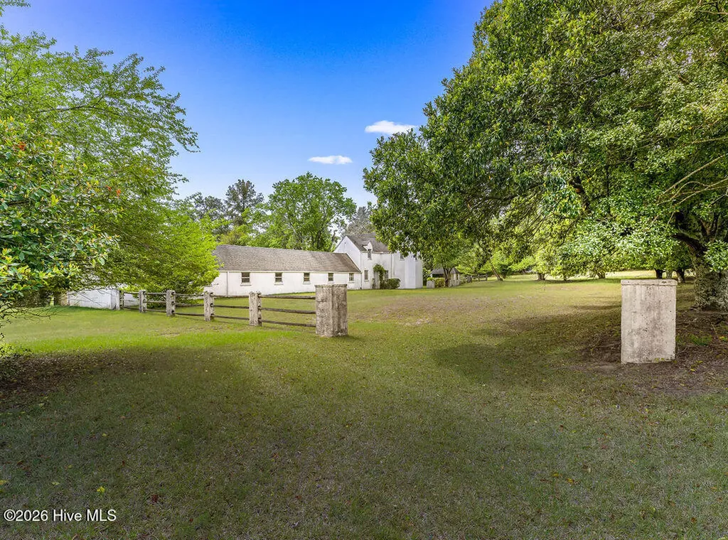 1667 Youngs Road Vass NC 28394