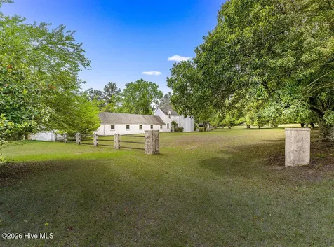 1667 Youngs Road Vass NC 28394