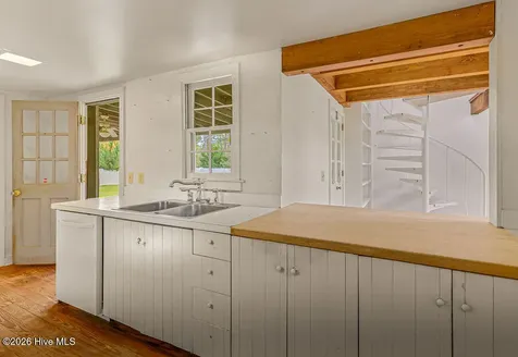1667 Youngs Road Vass NC 28394