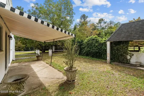 1667 Youngs Road Vass NC 28394