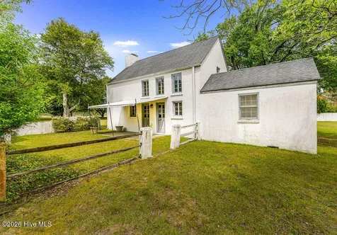 1667 Youngs Road Vass NC 28394
