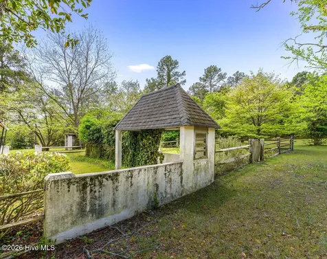 1667 Youngs Road Vass NC 28394