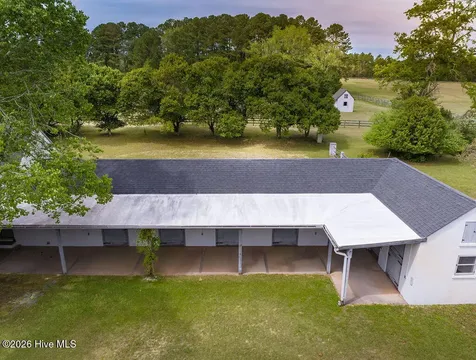 1667 Youngs Road Vass NC 28394