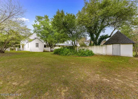 1667 Youngs Road Vass NC 28394