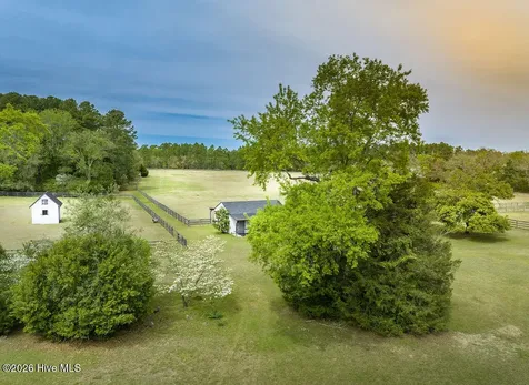 1667 Youngs Road Vass NC 28394