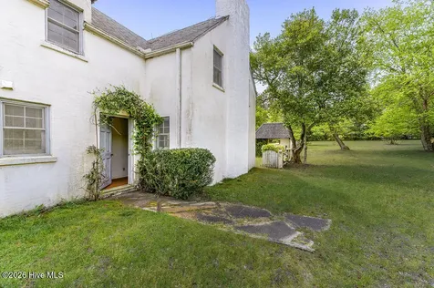 1667 Youngs Road Vass NC 28394