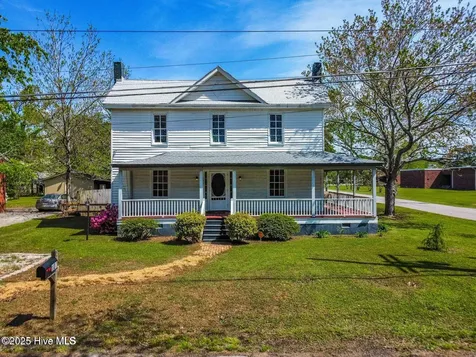 107 Church Street E Elm City NC 27822