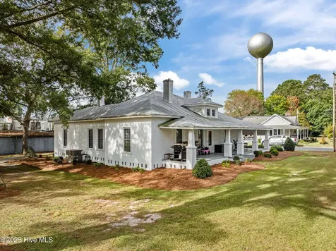 202 N Main Street Walstonburg NC 27888