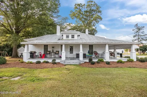 202 N Main Street Walstonburg NC 27888
