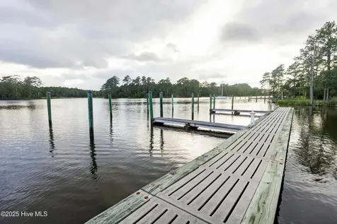 123 Queen Annes Court Oriental NC 28571