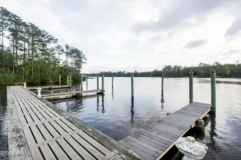 123 Queen Annes Court Oriental NC 28571