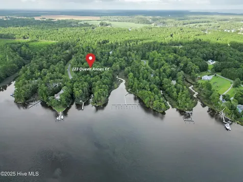123 Queen Annes Court Oriental NC 28571