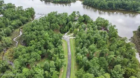 123 Queen Annes Court Oriental NC 28571