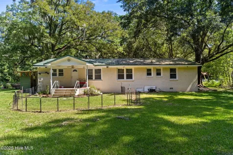 1601 Midway Road SE Bolivia NC 28422