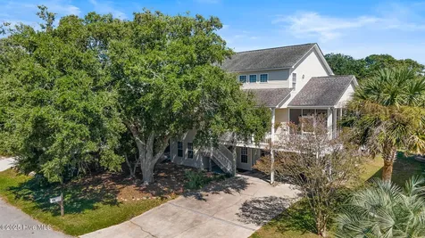 106 SE 44th Street Oak Island NC 28465
