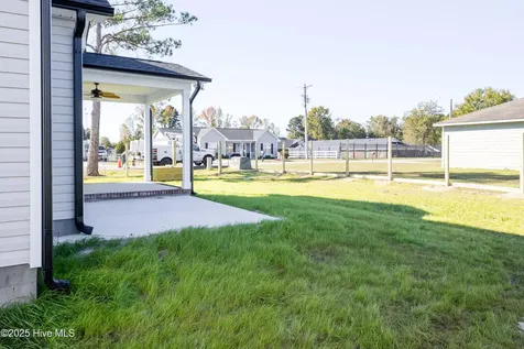 101 Sunny Acres Lane Clinton NC 28328