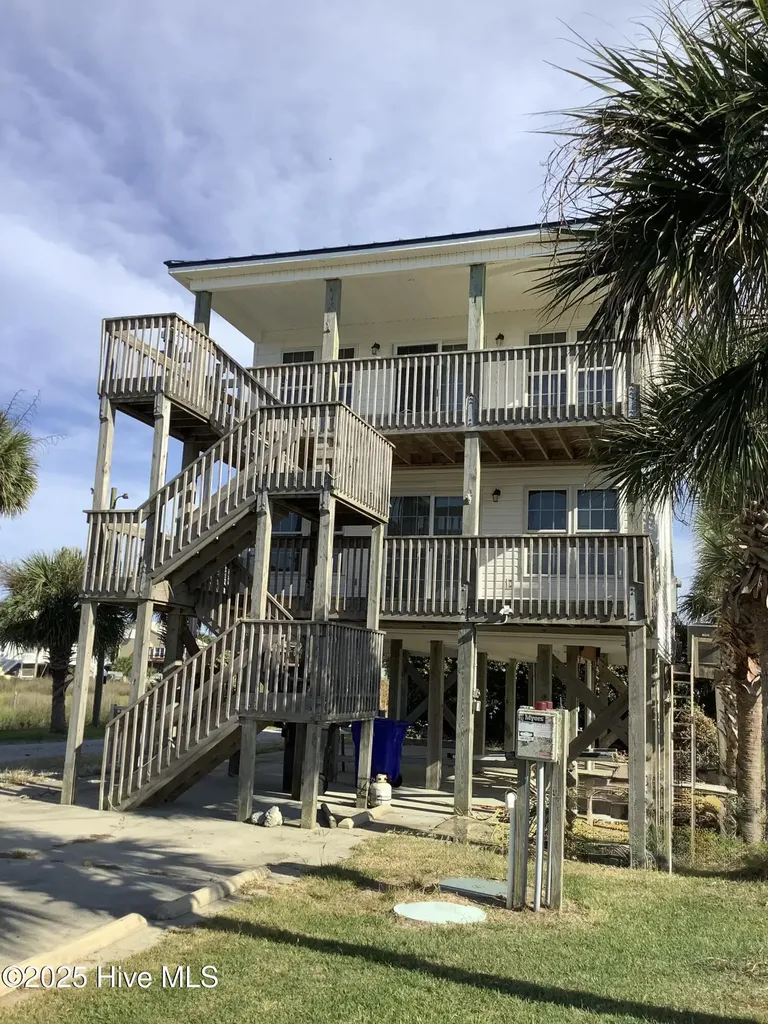 111 Phil Harris Lane North Topsail Beach NC 28460