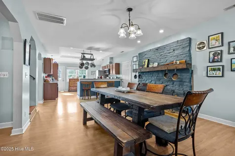 477 Harkers Island Road Beaufort NC 28516