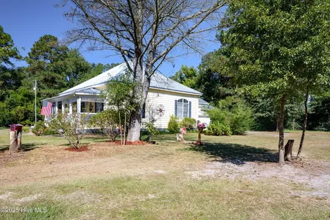 1560 Register Sutton Road Rose Hill NC 28458