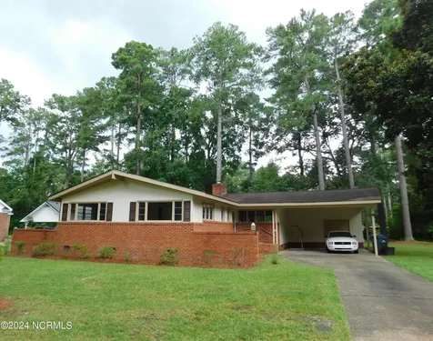 1303 Franklin Avenue Laurinburg NC 28352