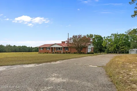 241 Hight Road Aberdeen NC 28315