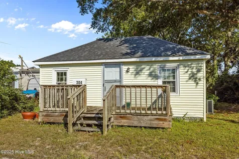 304 N 21st Street Morehead City NC 28557