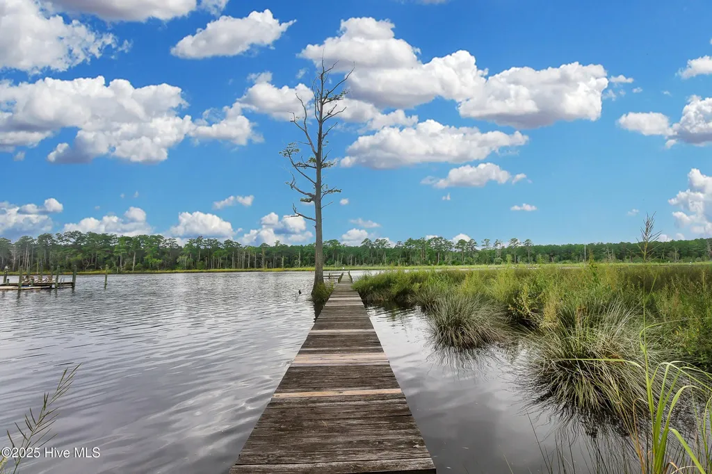 5302 Trade Winds Road New Bern NC 28560