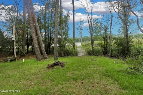 5302 Trade Winds Road New Bern NC 28560