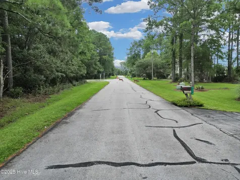 5302 Trade Winds Road New Bern NC 28560