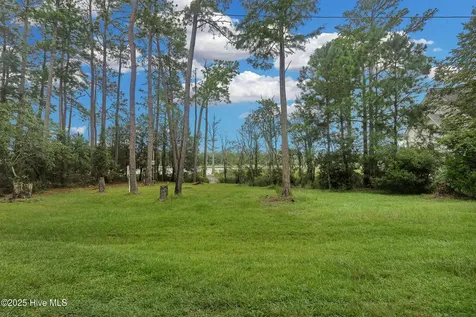 5302 Trade Winds Road New Bern NC 28560