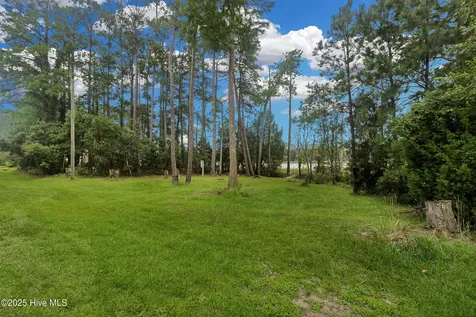 5302 Trade Winds Road New Bern NC 28560
