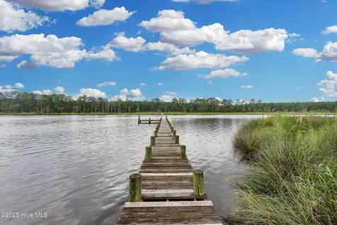 5302 Trade Winds Road New Bern NC 28560