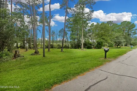 5302 Trade Winds Road New Bern NC 28560