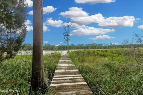 5302 Trade Winds Road New Bern NC 28560