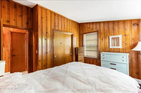 140 NW 9th Street Oak Island NC 28465
