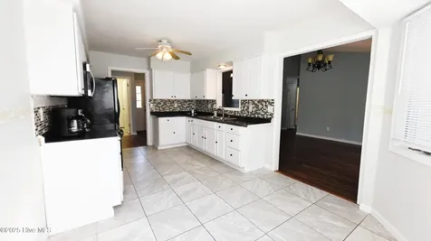 812 Pelican Drive New Bern NC 28560
