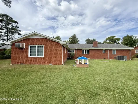 1005 Pinecrest Street Williamston NC 27892