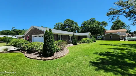 706 Hedrick Boulevard Morehead City NC 28557