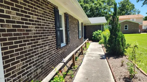 706 Hedrick Boulevard Morehead City NC 28557