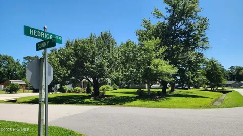 706 Hedrick Boulevard Morehead City NC 28557