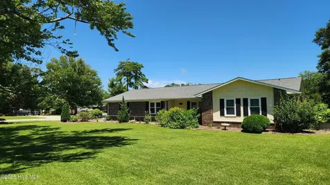 706 Hedrick Boulevard Morehead City NC 28557