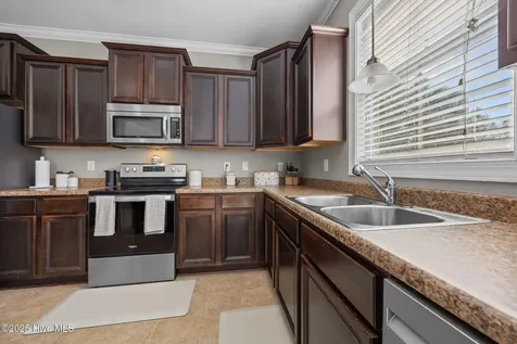 147 Foggy River Way Jacksonville NC 28540
